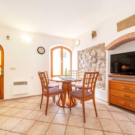 Mediterranean apartment Korina Baska  Bagian luar foto
