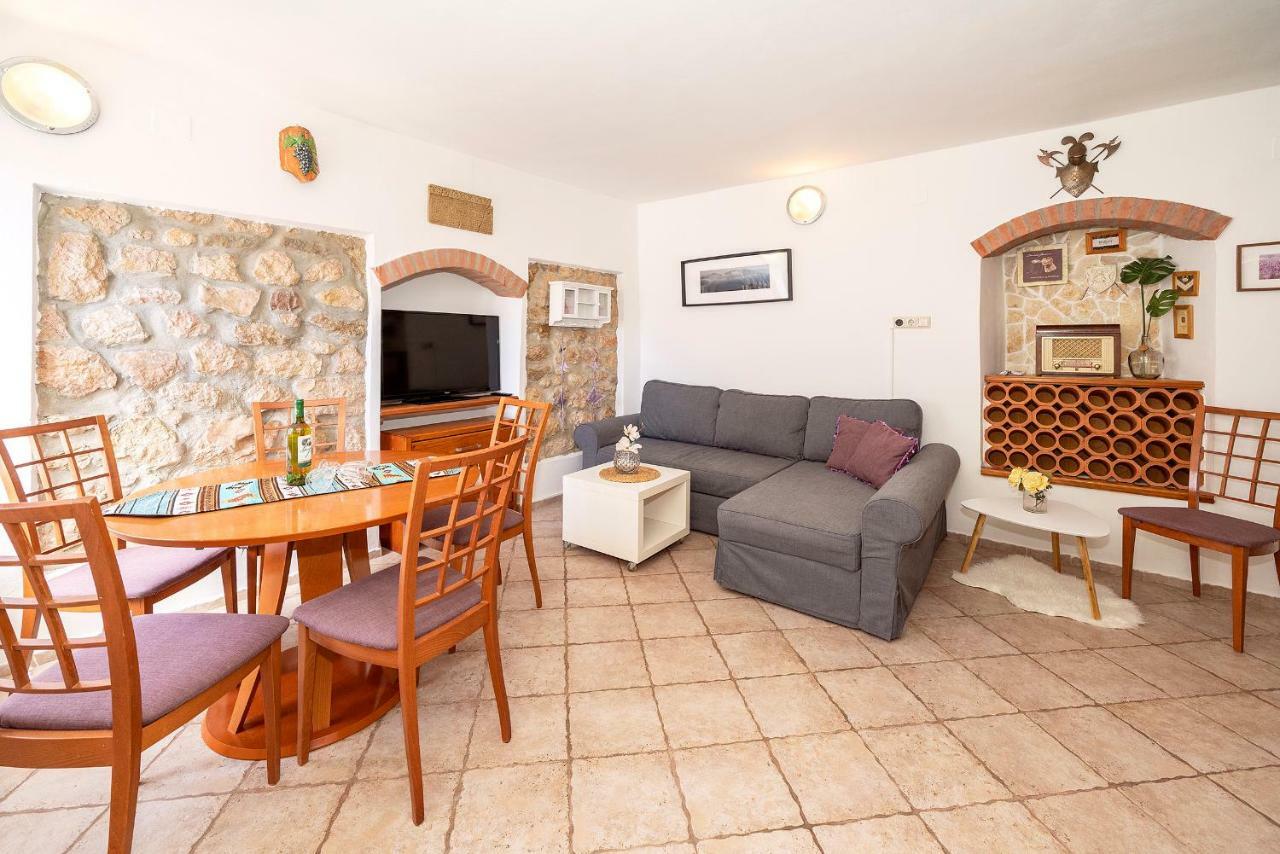 Mediterranean apartment Korina Baska  Bagian luar foto