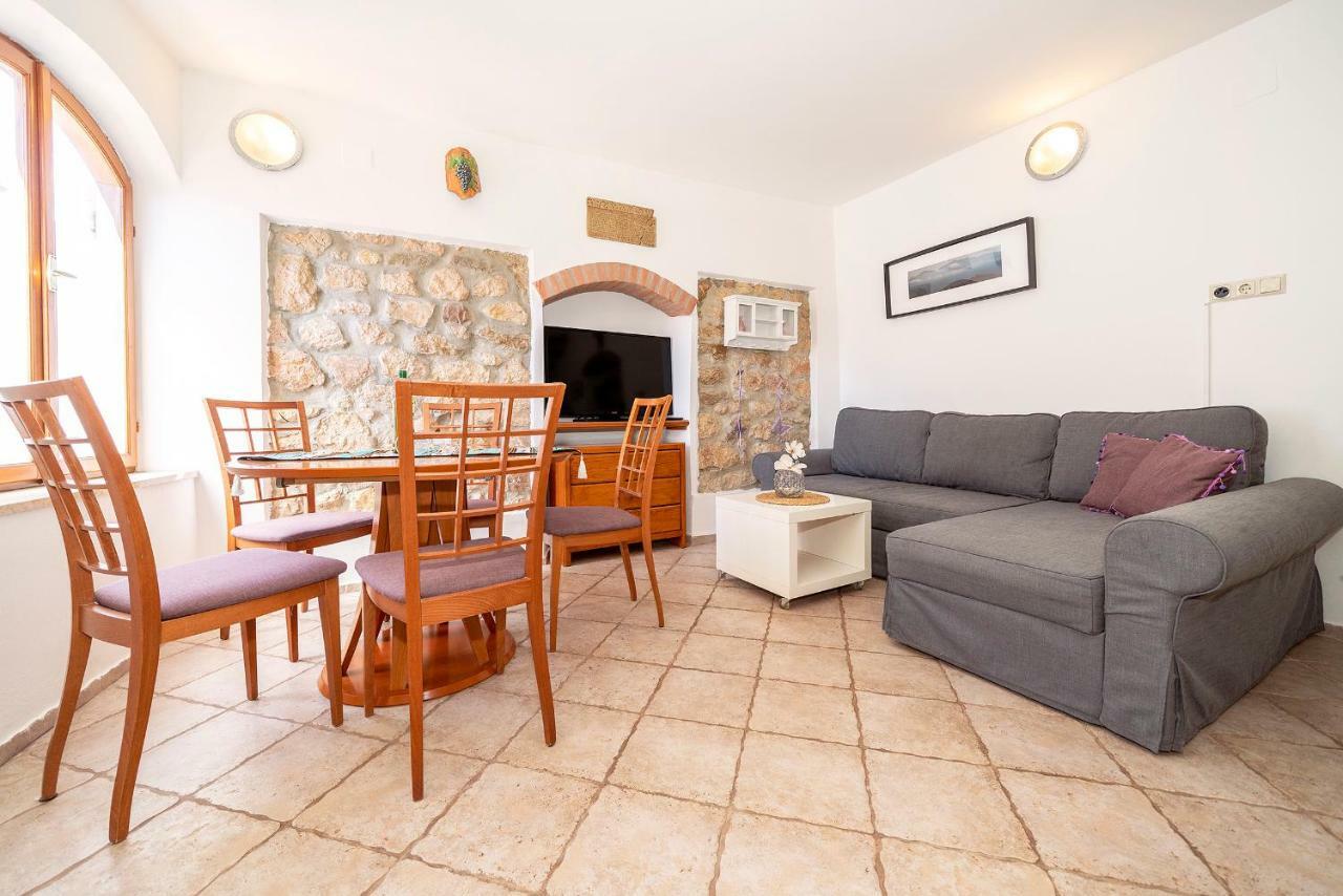 Mediterranean apartment Korina Baska  Bagian luar foto