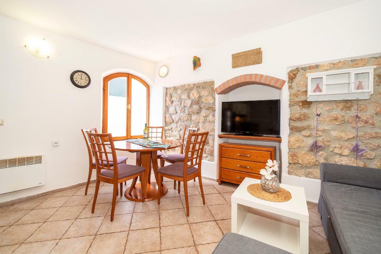 Mediterranean apartment Korina Baska  Bagian luar foto