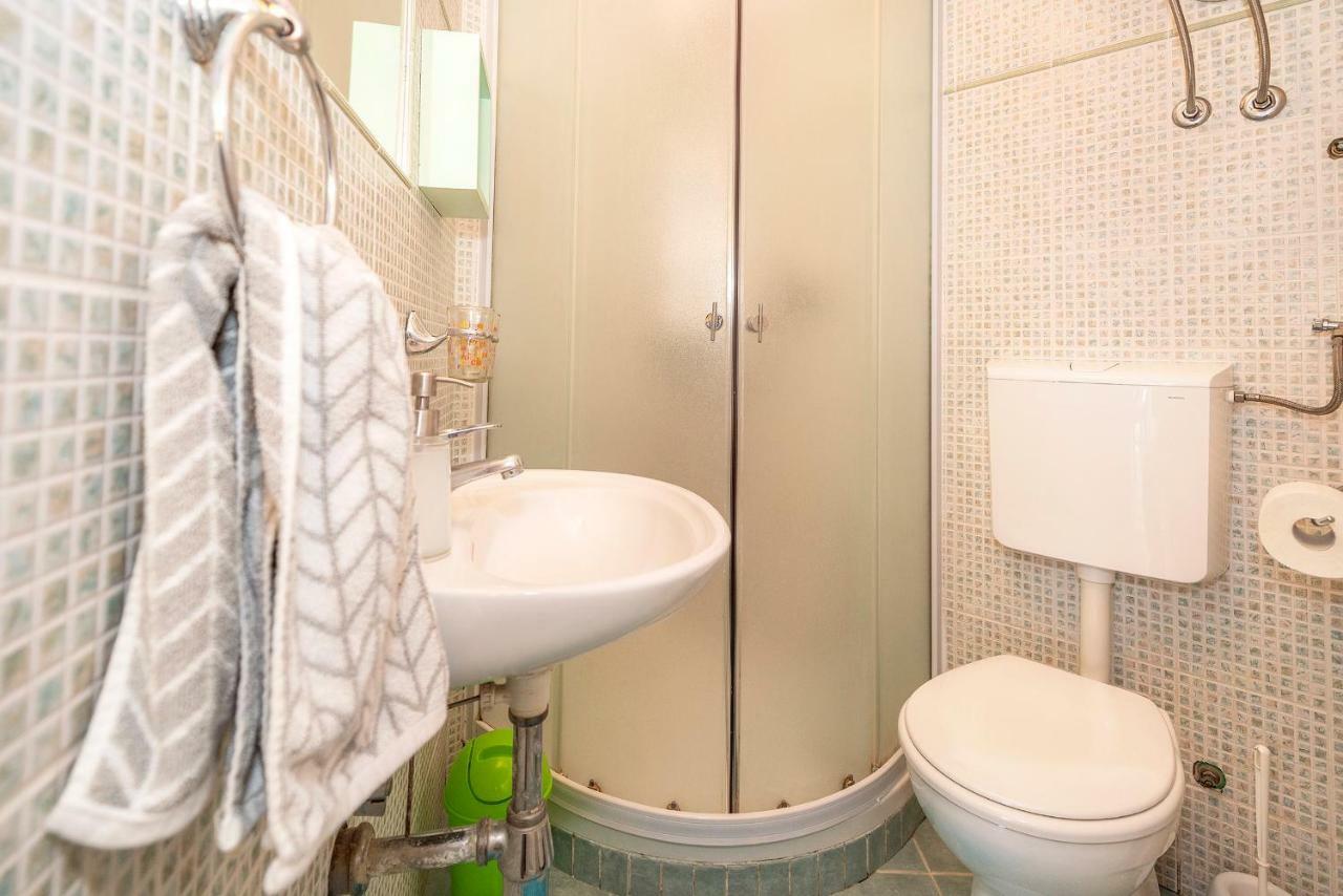Mediterranean apartment Korina Baska  Bagian luar foto